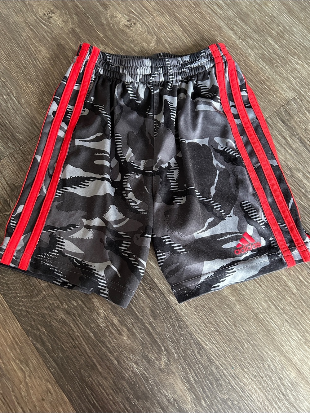 Boys adidas Gray Camo Athletic Shorts with Red Stripes Sz 5